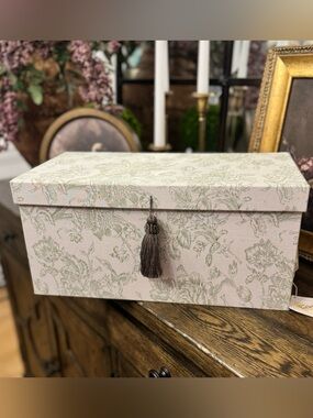 Vintage jewelry box / by Lori Greiner / green white fabric toile large 16x8"